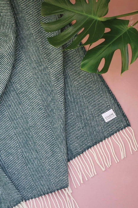 Wolldecke / Kuscheldecke herringbone petrol