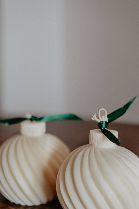 Spiralförmige Weihnachtskugelkerze