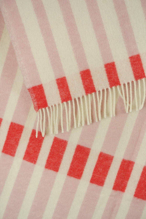 Wolldecke / Kuscheldecke DESSAU rose / tomato / white