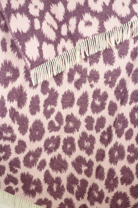 Wolldecke / Kuscheldecke LEO rose / plum