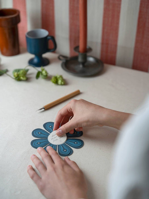 MAGIC aufklappende Blume - antike dunkelblaue Wunschkarte