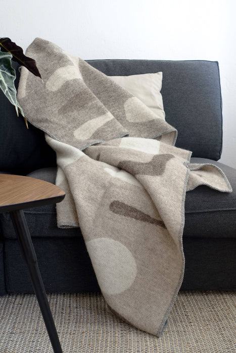 Wolldecke / Kuscheldecke pebbles limestone / earth / chalk