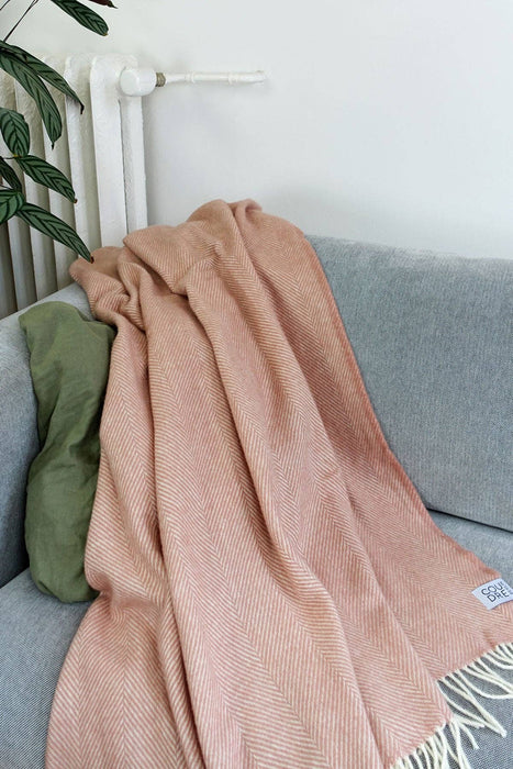 Wolldecke / Kuscheldecke herringbone rosestone