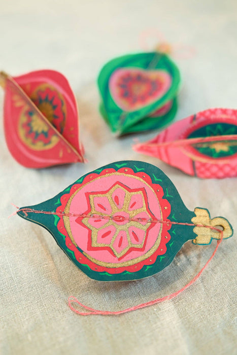 Ornaments - Genähte Papierornamente