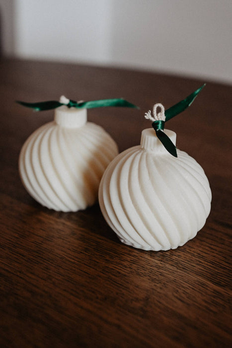 Spiralförmige Weihnachtskugelkerze