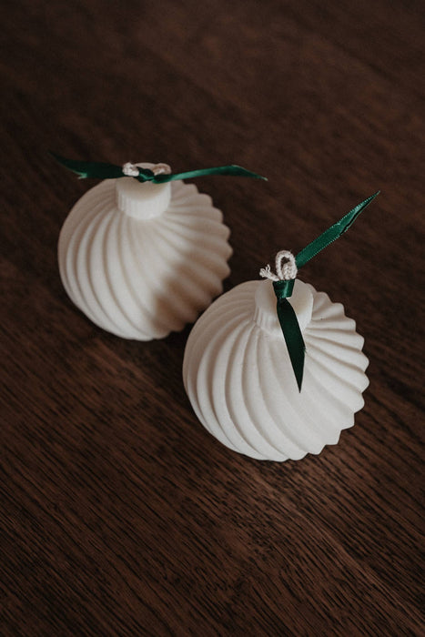 Spiralförmige Weihnachtskugelkerze