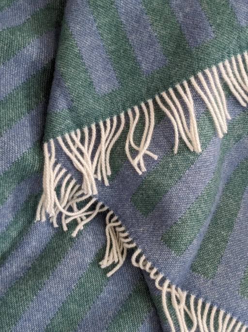 Coudre Berlin Wolldecke / Kuscheldecke - STRIPES Greenstone / Denim