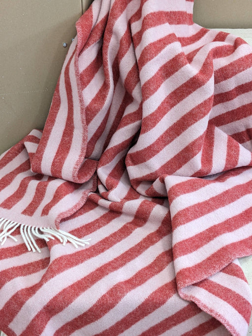Coudre Berlin Wolldecke / Kuscheldecke - STRIPES Red / Rose