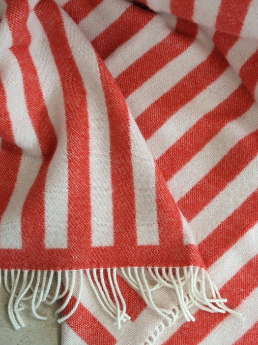 Coudre Berlin Wolldecke / Kuscheldecke - STRIPES Tomato Red / Off White