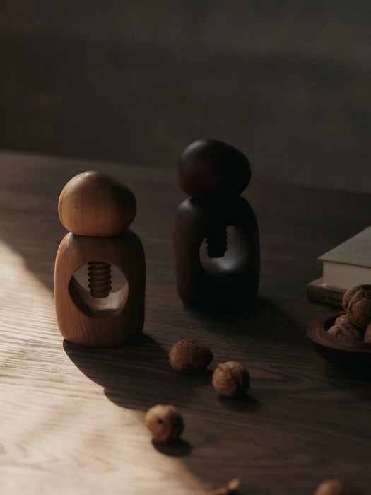 Ferm Living Cairn Nussknacker - Dark Brown