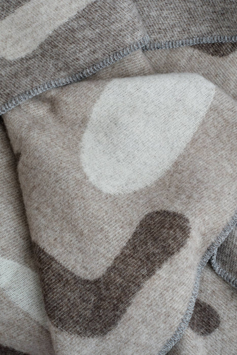 Wolldecke / Kuscheldecke pebbles limestone / earth / chalk