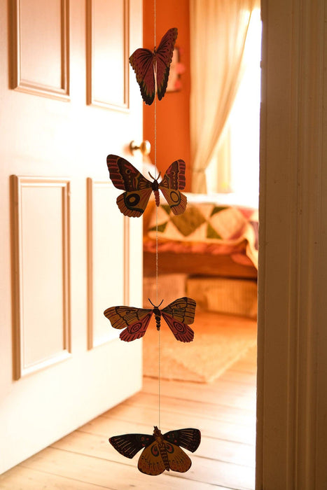 Schmetterling (Vertikal) - Genähte Wandbehang