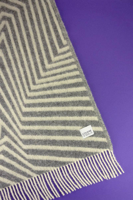 Wolldecke / Kuscheldecke leaves granite