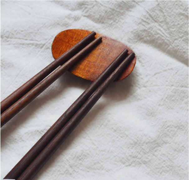 Japanische Essstäbchenhalter aus Nanmu-Holz