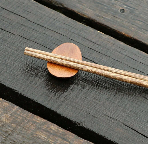 Japanische Essstäbchenhalter aus Nanmu-Holz