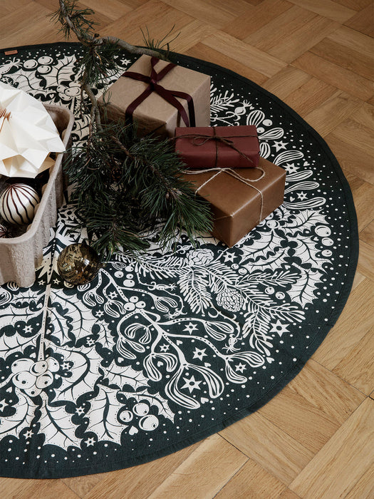 Ferm Living Teppich - Winter Forest Tree Blanket - Dark Green
