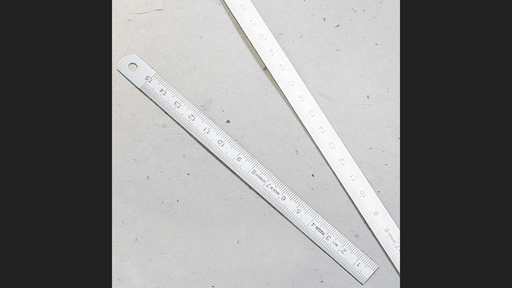 Stahlmaßstab biegsam