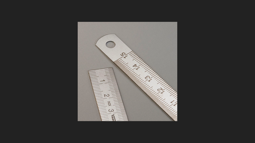 Stahlmaßstab biegsam